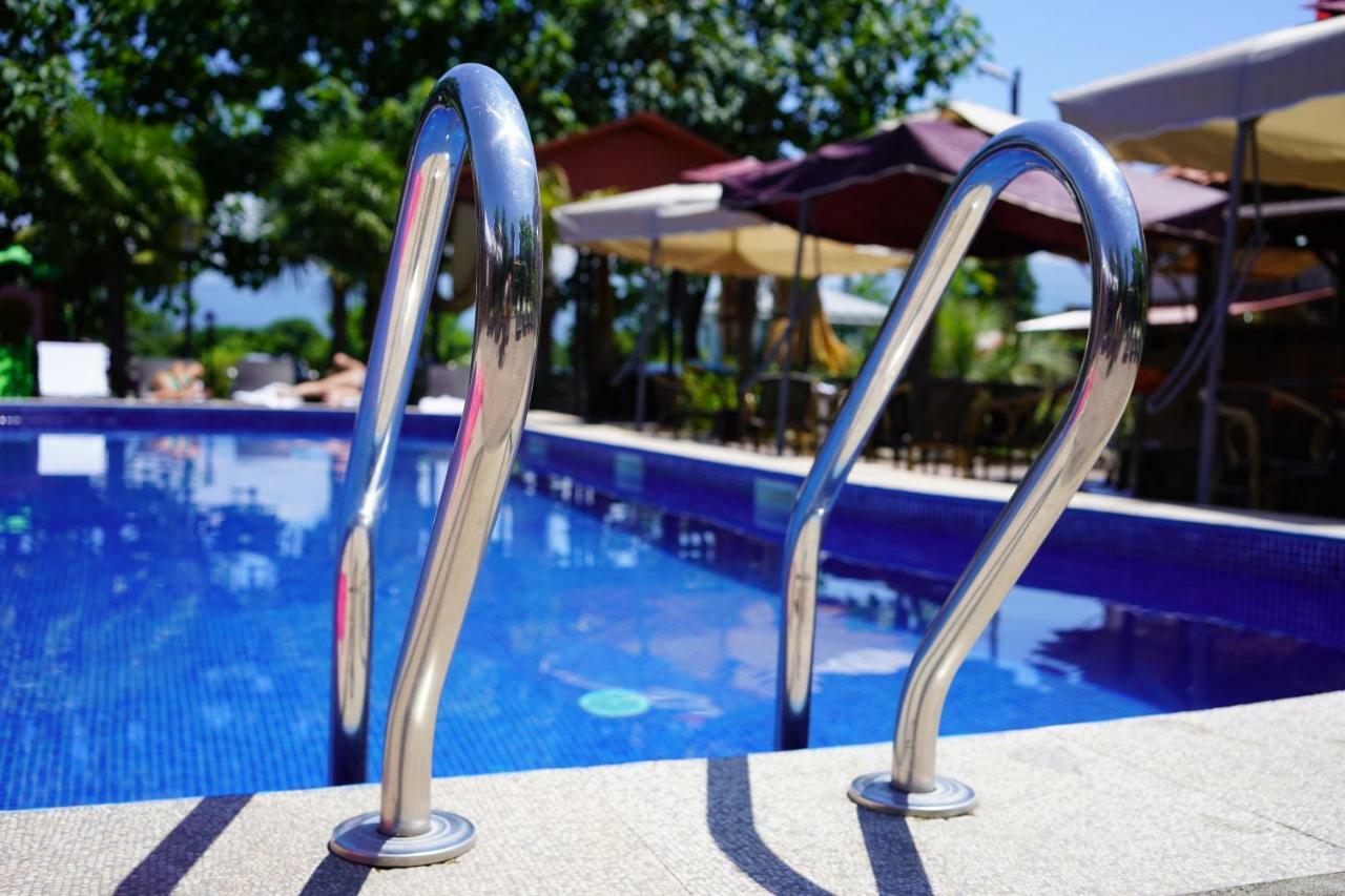 Ponto Hotel Koboeleti Buitenkant foto