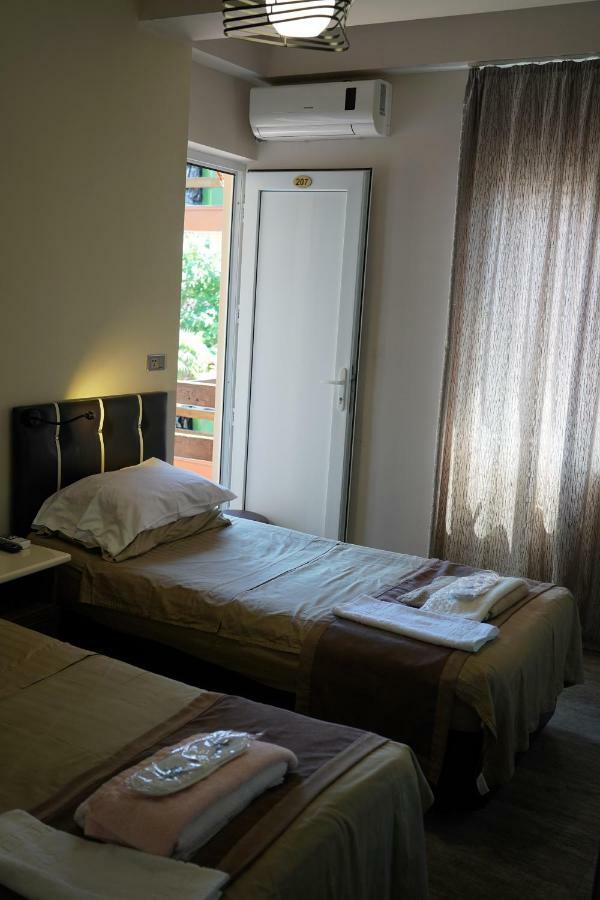 Ponto Hotel Koboeleti Buitenkant foto