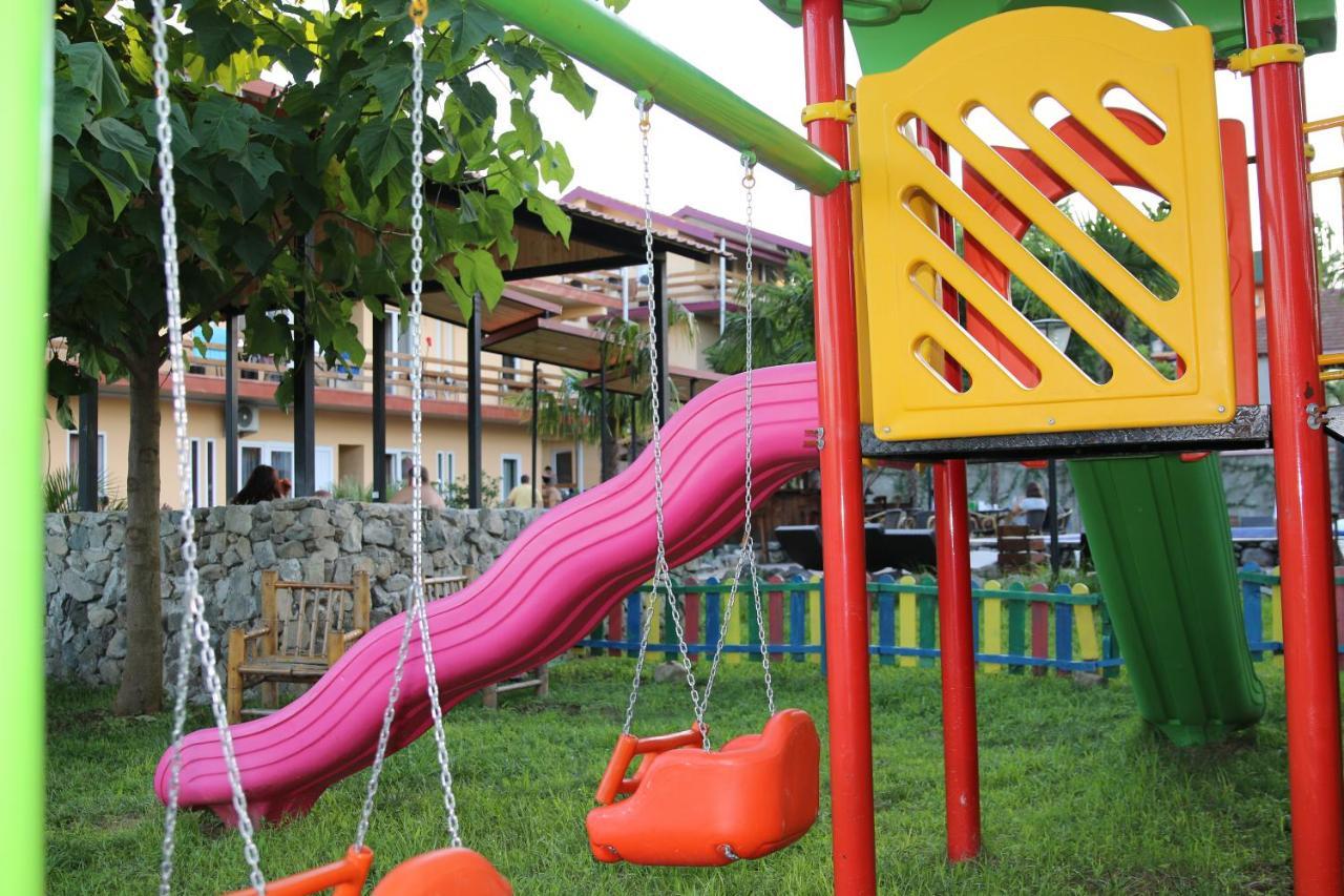Ponto Hotel Koboeleti Buitenkant foto